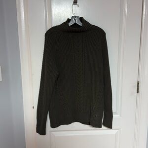 Lululemon forest green crew neck sweater size 8, never worn. Older collection